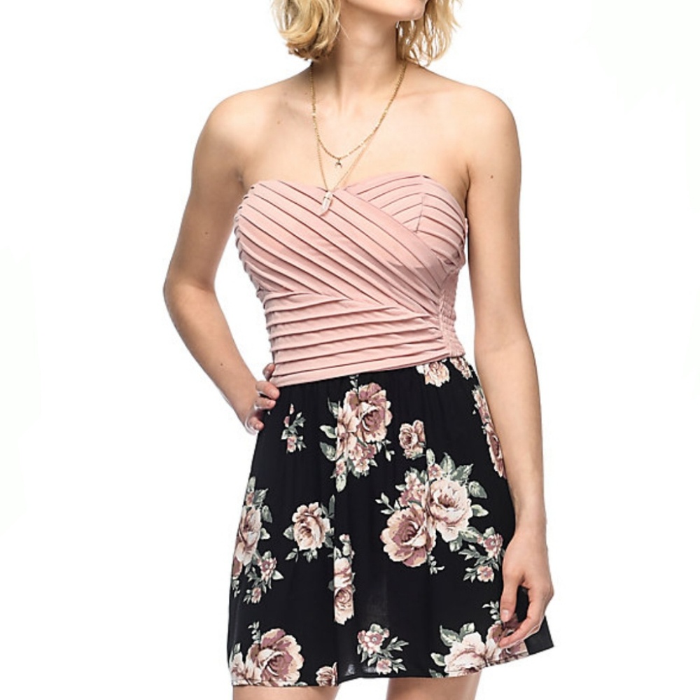 *NWOT* LILA PLEATED BLACK FLORAL STRAPLESS DRESS
